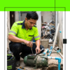 Teknisi Pompa Air Sedang Memperbaiki Mesin Pompa Semi Jet Pump