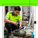 Teknisi Pompa Air Sedang Memperbaiki Mesin Pompa Semi Jet Pump